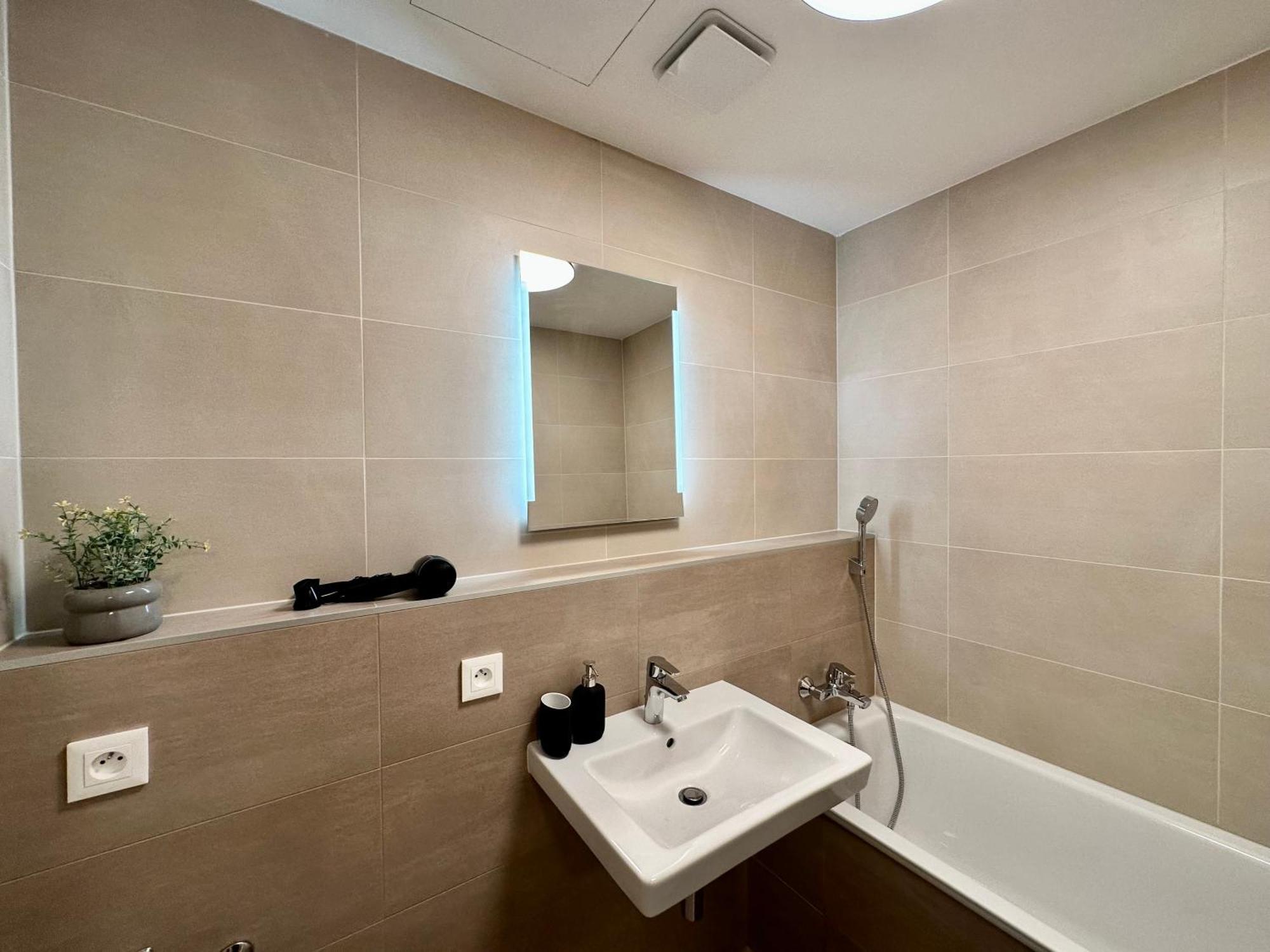 Vivien Modern Apartment